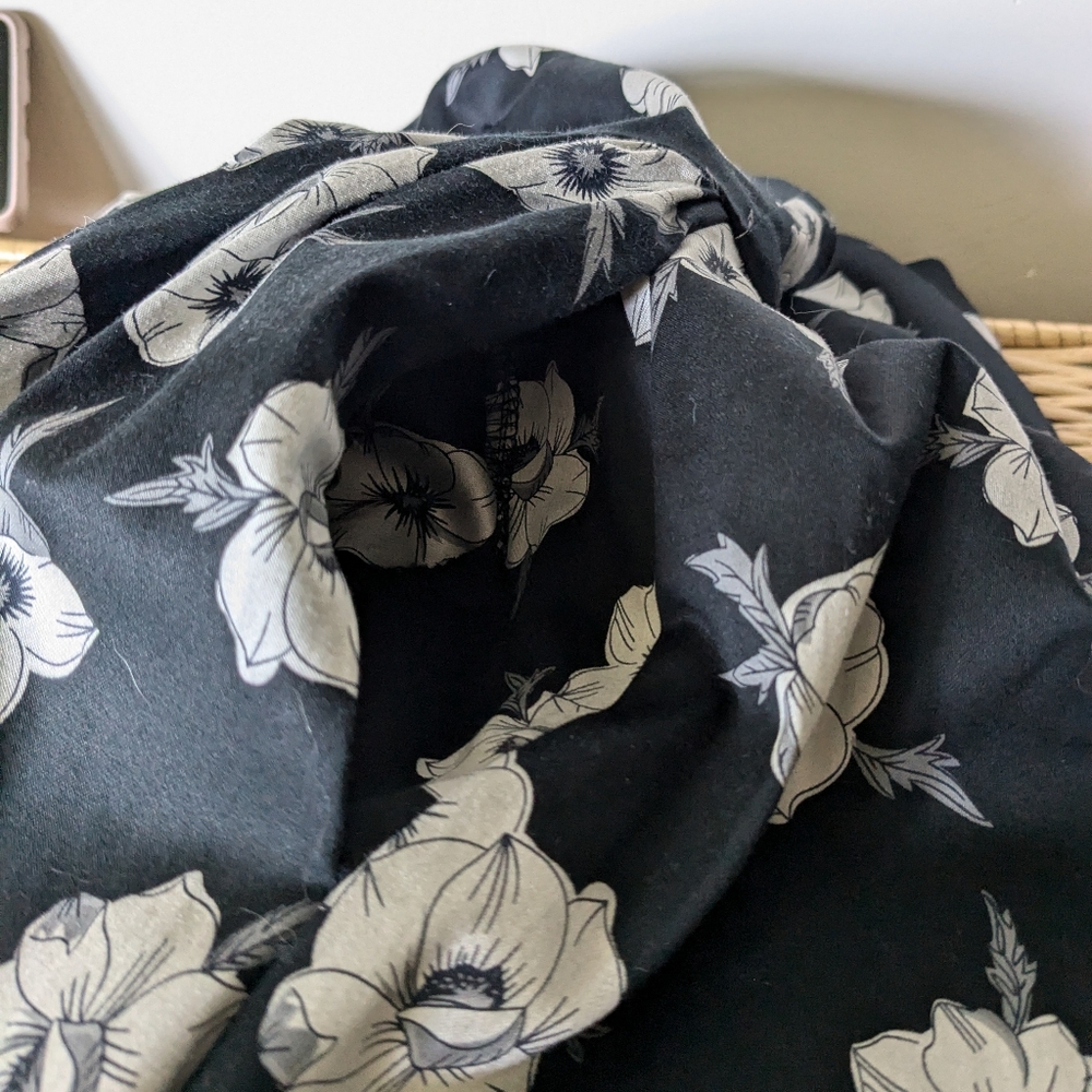 Smash + Tess Black Midi Dress with White Floral Print - Picture 5 of 6